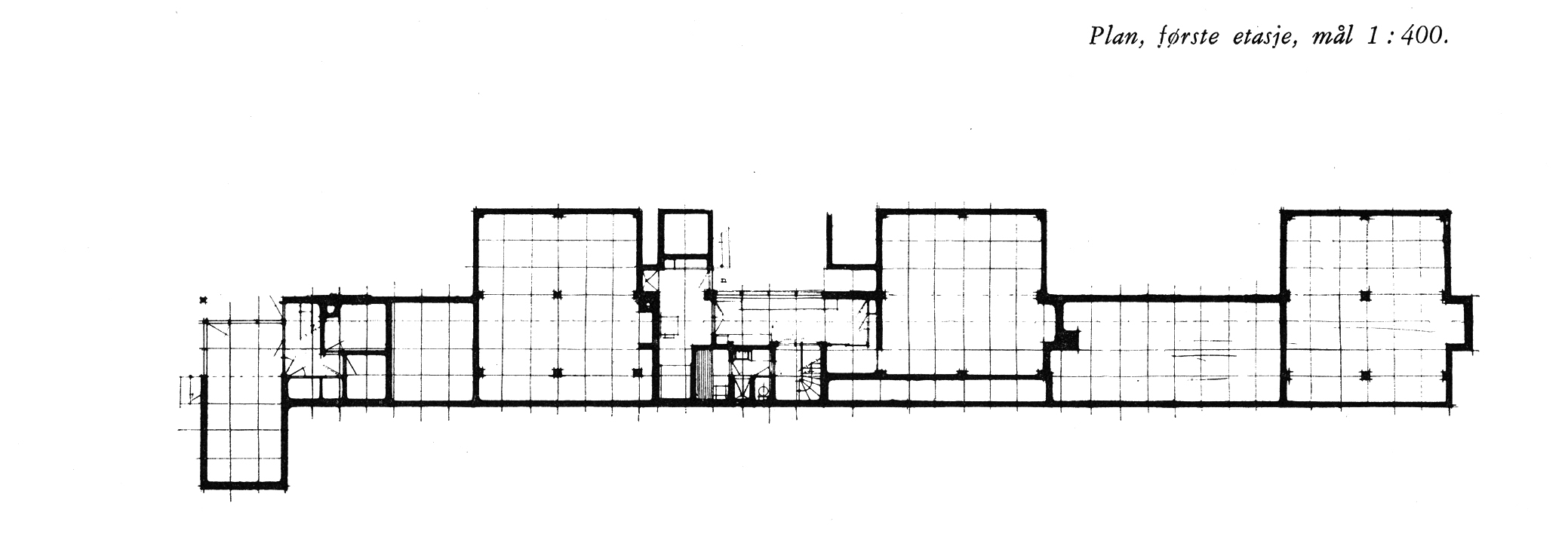 Plan showing the three houses at Planetveien. Note that Korsmo removed the central steel column from the living room of his central unit. As published in _Byggekunst_, n.7 (1955).